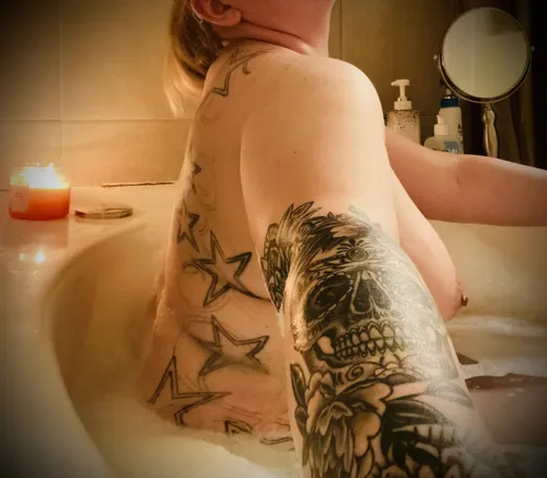 OnlyFans account  tattooedsusieq header 2