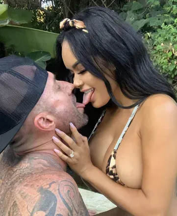 OnlyFans account  mami.and.daddy avatar 1