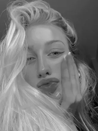 OnlyFans account  romi20 avatar 1