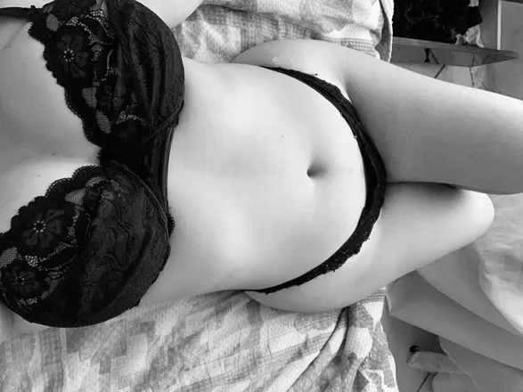 OnlyFans cuenta lauracurvy header 2