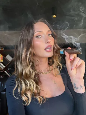 OnlyFans cuenta smokingjanexx avatar 1