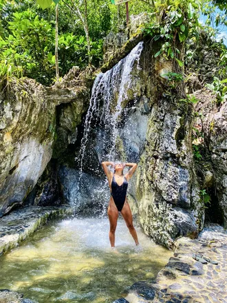 OnlyFans cuenta myworldyourworld header 2