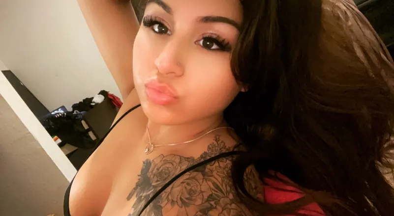 OnlyFans cuenta itsnayelli header 2