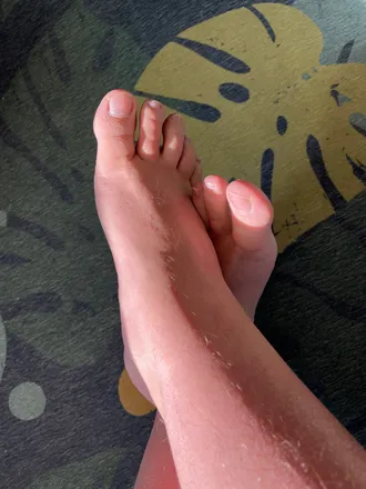 OnlyFans cuenta bear_foot_by_the_fire header 2
