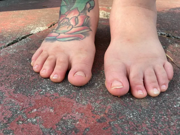 OnlyFans cuenta happytoes24 header 2