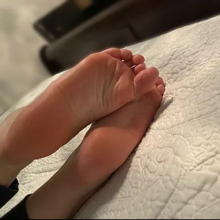 OnlyFans cuenta valentinewallsfeet header 2