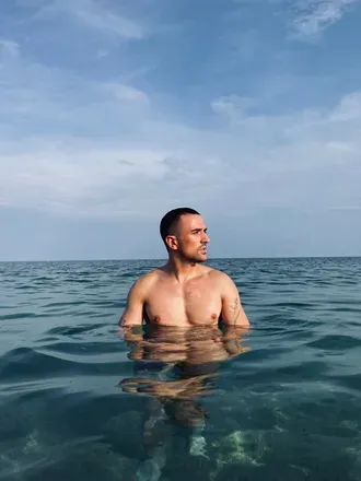 OnlyFans account  behindchris avatar 1