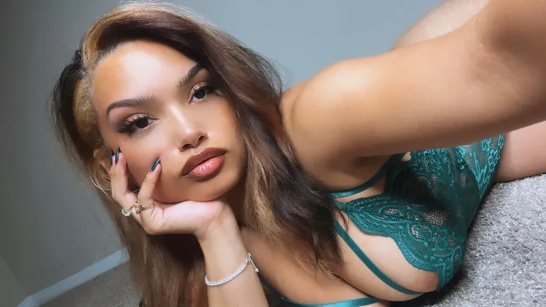 OnlyFans cuenta vanilla-swirl header 2