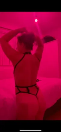 OnlyFans account  ari98331 header 2