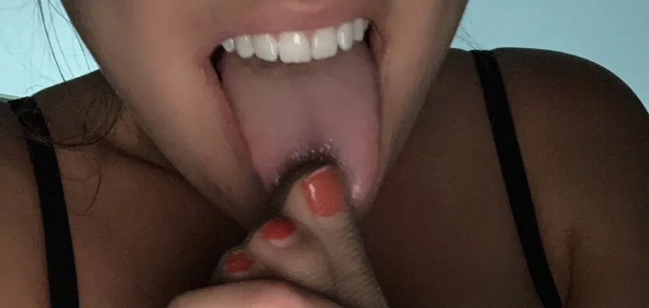 OnlyFans cuenta britredtootsies header 2