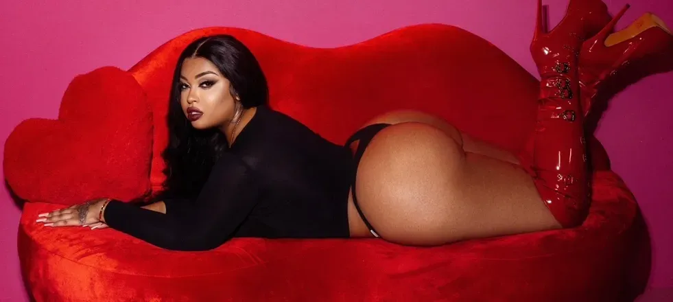 OnlyFans account  sofvckinthick header 2