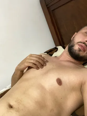 OnlyFans cuenta juanes122 header 2