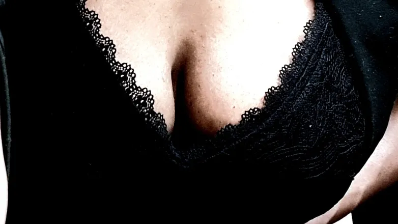 OnlyFans cuenta theeplusdecollete header 2
