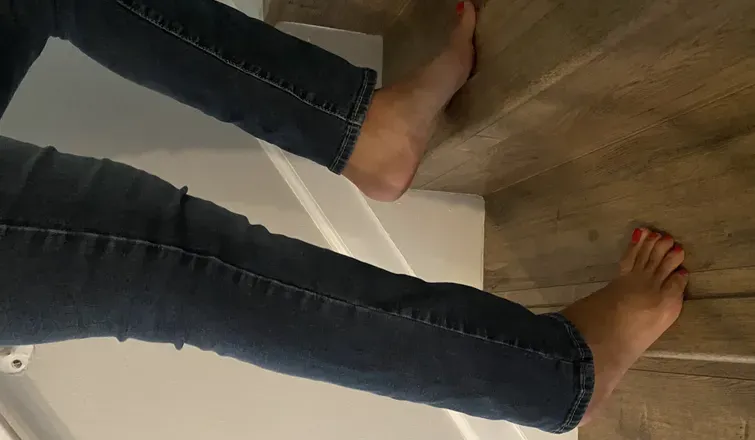 OnlyFans cuenta mybeautifulbarefeet header 2