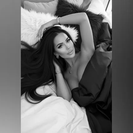 OnlyFans cuenta onlyheni header 2