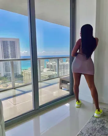 OnlyFans cuenta serenity90210 header 2