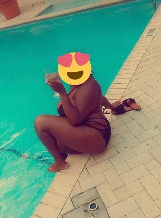 OnlyFans account  queenpbee avatar 1