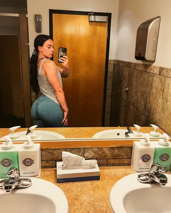 OnlyFans account  sophieesunshine header 2