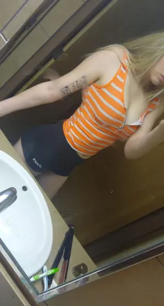 OnlyFans cuenta mollymacroon header 2