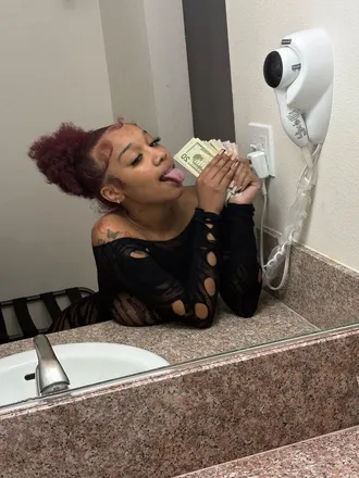 OnlyFans account  sexyyzalexiss header 2