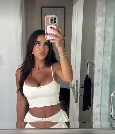 OnlyFans account  lenatheplugtv avatar 1