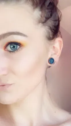 OnlyFans account  whte_iris avatar 1