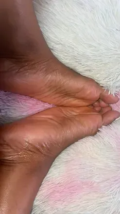 OnlyFans cuenta herfeetyafetish header 2