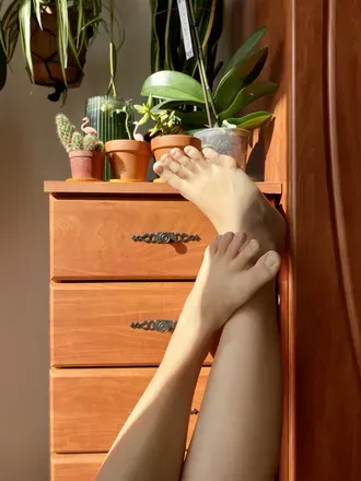 OnlyFans cuenta bigfeetbabes header 2