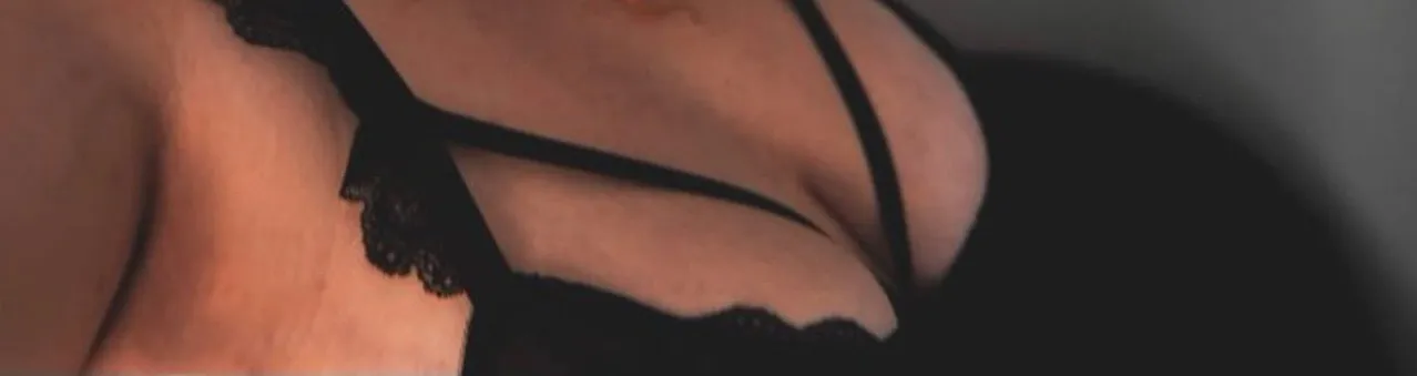 OnlyFans account  xo_bunnie95 header 2