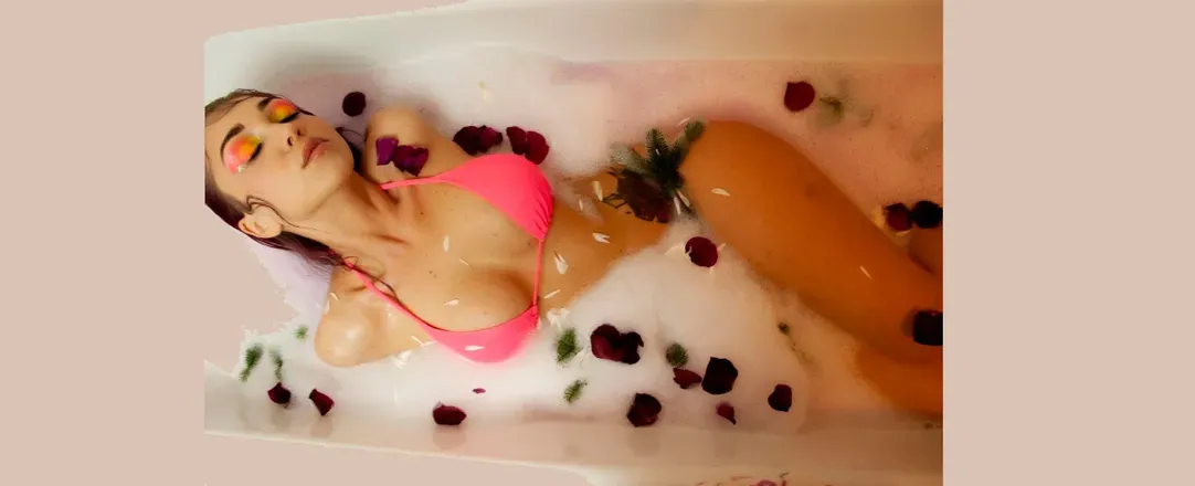 OnlyFans cuenta hornykittyvip header 2
