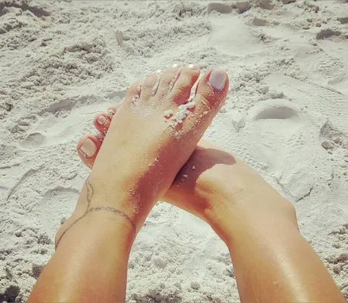 OnlyFans account  tiny_foxyfeetxo header 2