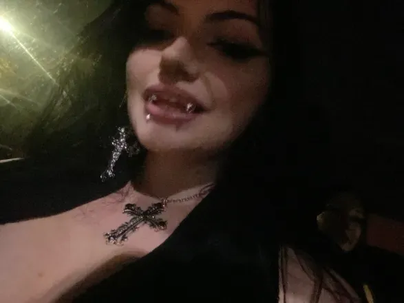 OnlyFans cuenta slittergirl header 2