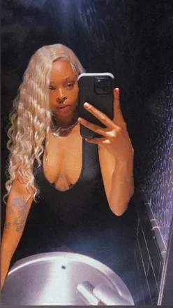 OnlyFans account  realsadgirlsex avatar 1