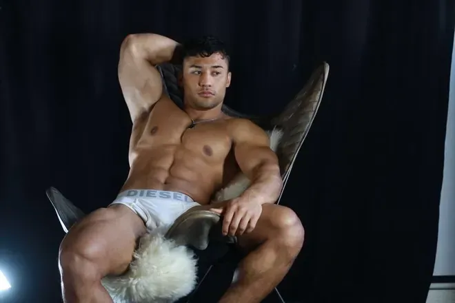 OnlyFans cuenta momophysique header 2