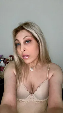 OnlyFans cuenta sexyblondecristina previous_avatars_1 3
