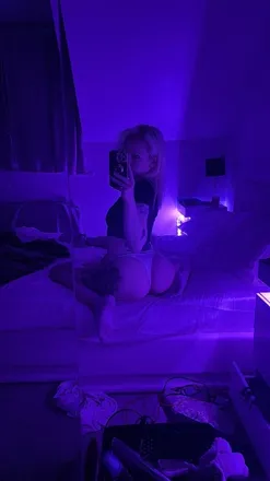OnlyFans account  izzyellery header 2