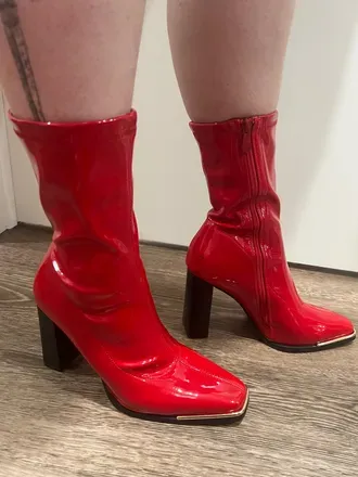 OnlyFans cuenta gothbimbofeet header 2