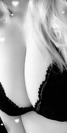 OnlyFans cuenta sunnyraecurves header 2