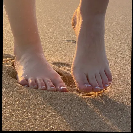 OnlyFans cuenta miiiafeet header 2