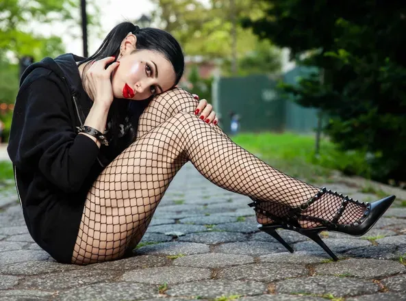 OnlyFans cuenta porcelaindoll_arches header 2
