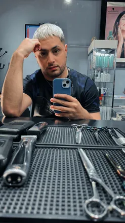 OnlyFans account  barber_hot header 2