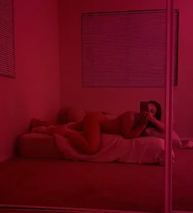 OnlyFans account  creamylea header 2
