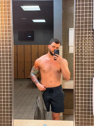 OnlyFans cuenta soyesealex header 2