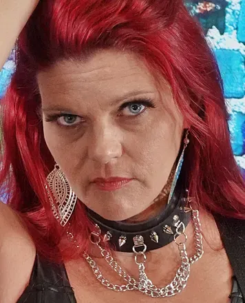 OnlyFans account  close.encounters avatar 1