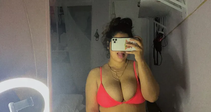 OnlyFans cuenta yaya1017 header 2