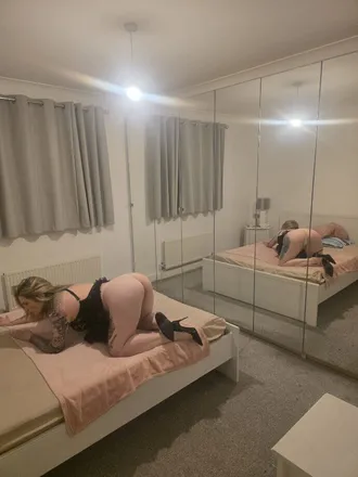 OnlyFans account  ella.real header 2