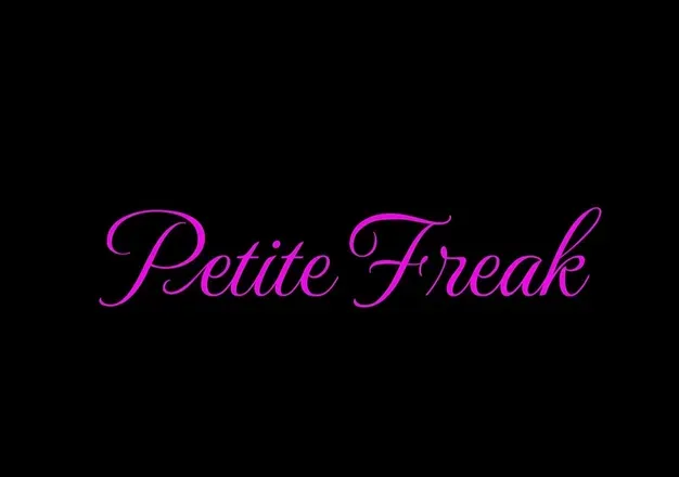 OnlyFans cuenta petitefreak5 header 2