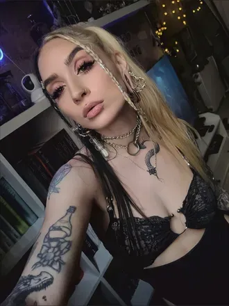 OnlyFans cuenta yearwalkatmidnight avatar 1