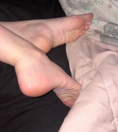 OnlyFans cuenta lovebugsfeetsie header 2