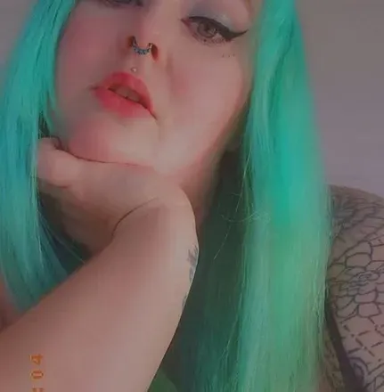 OnlyFans account  emeraldviolet avatar 1